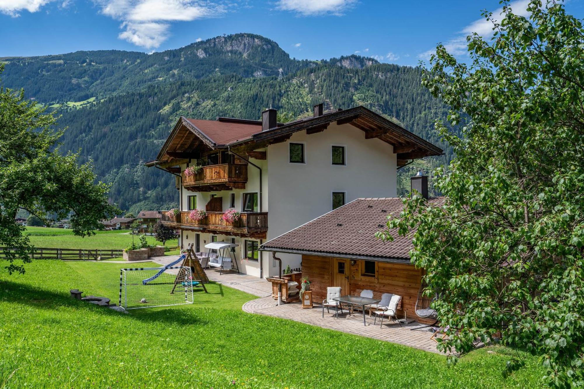 Holzknechthuette Villa Mayrhofen Bagian luar foto