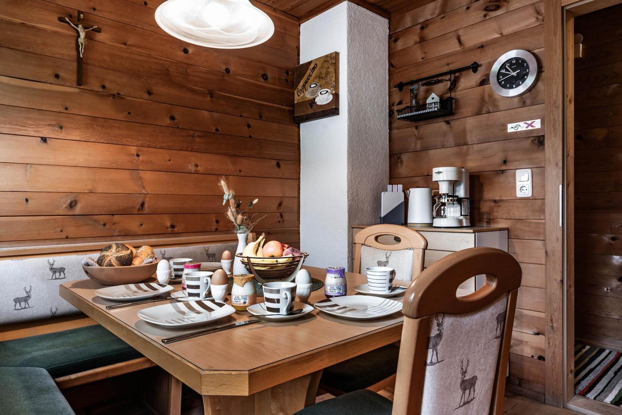 Holzknechthuette Villa Mayrhofen Bagian luar foto